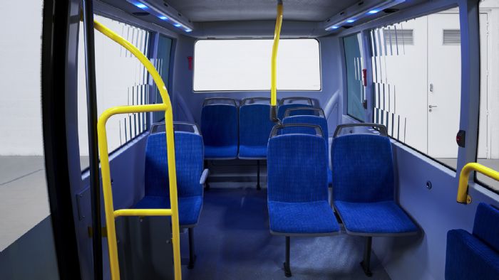 Εννέα καθήμενους και έξι όρθιους επιβάτες μπορεί να μεταφέρει το Renault Master City Bus H2-TECH. 